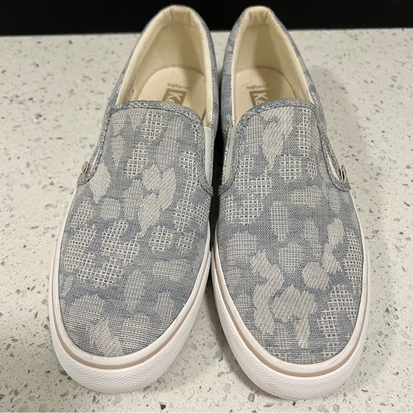 KEDS Jump Kick Slip On Leo Chambray Sneakers Blue White Leopard Clouds Sz 6.5 - Picture 2 of 7